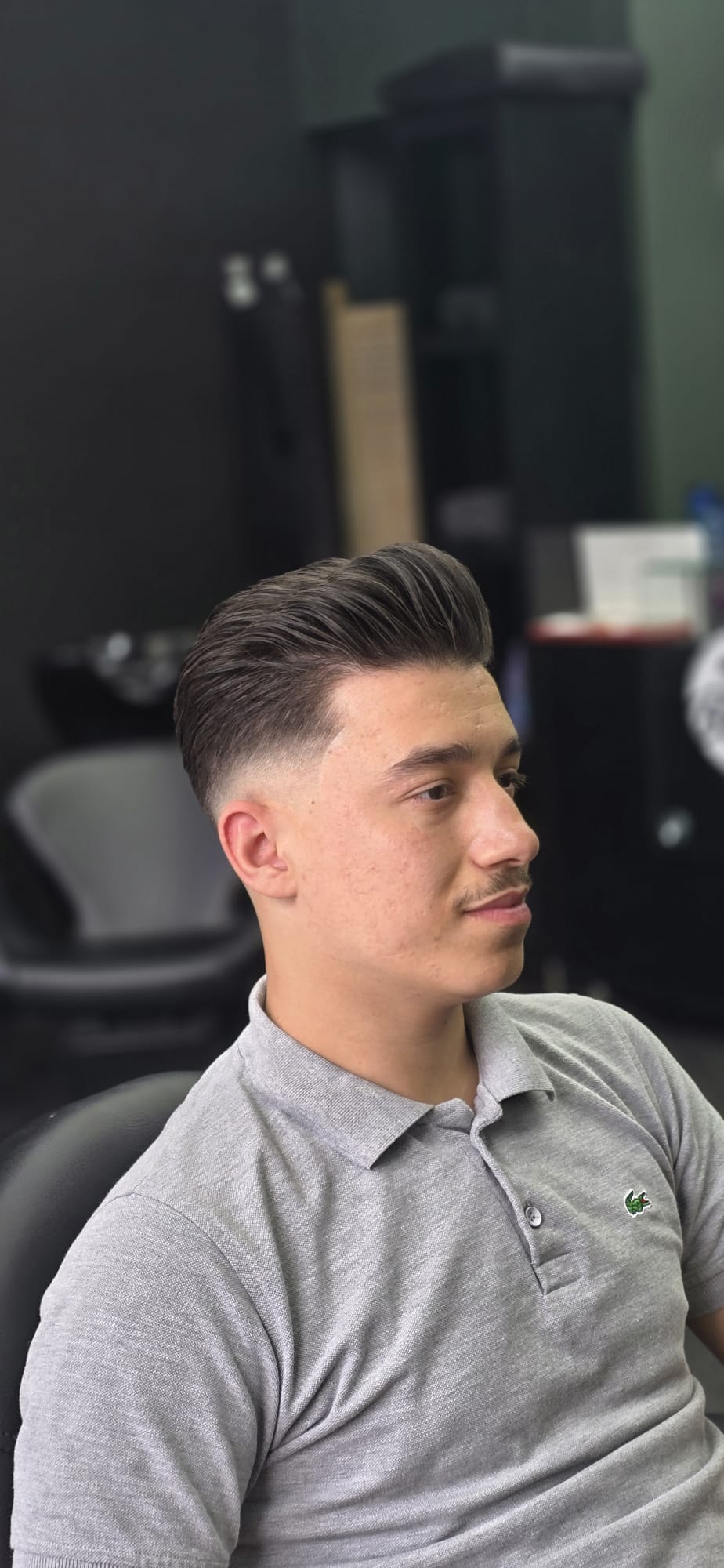 Klassieke pompadour met strakke fade