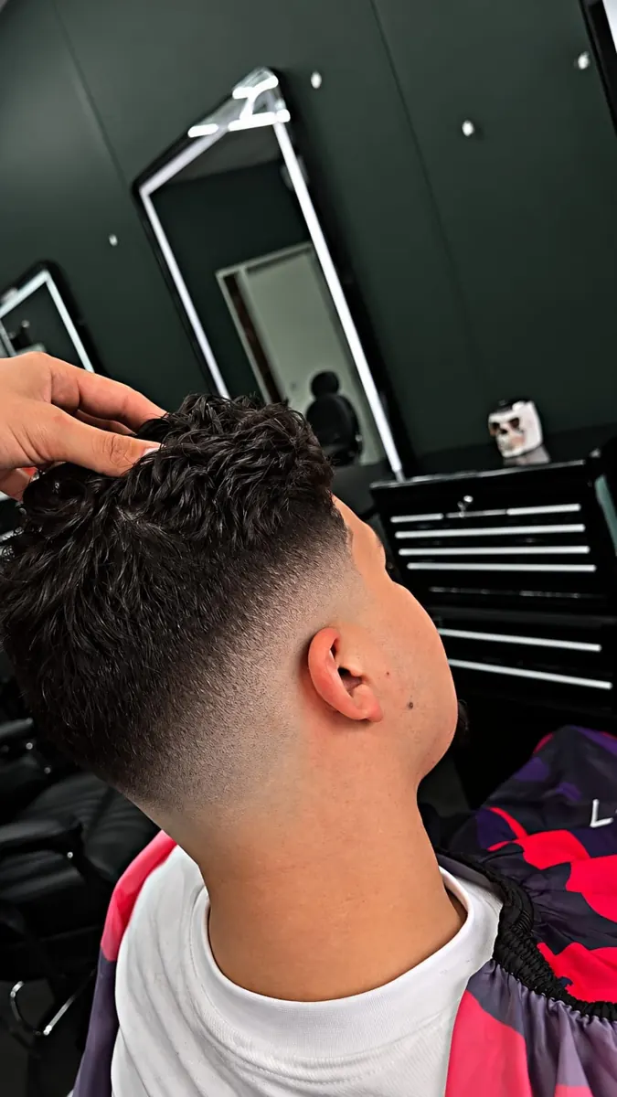 Getextureerd kapsel met fade en gekleurde kapperscape